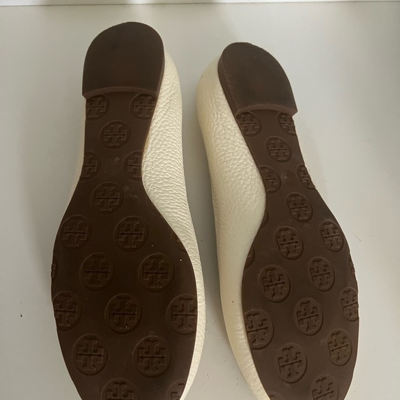 Tory Burch white leather flats - Picture 2 of 2